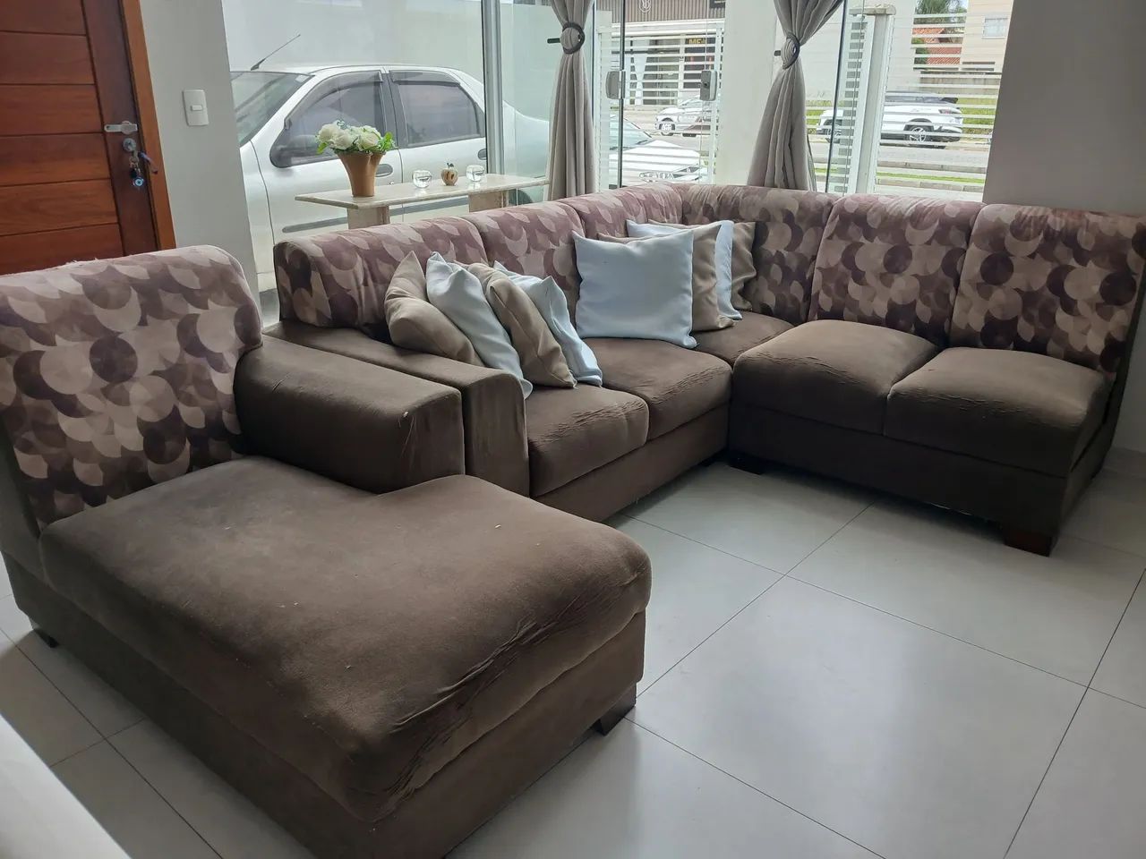 Vendo sofá 5 lugares + chaise - Foto 2