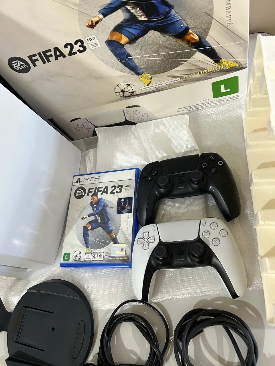 Ps5 na caixa + 2 controles e 1 jogo - Foto 2