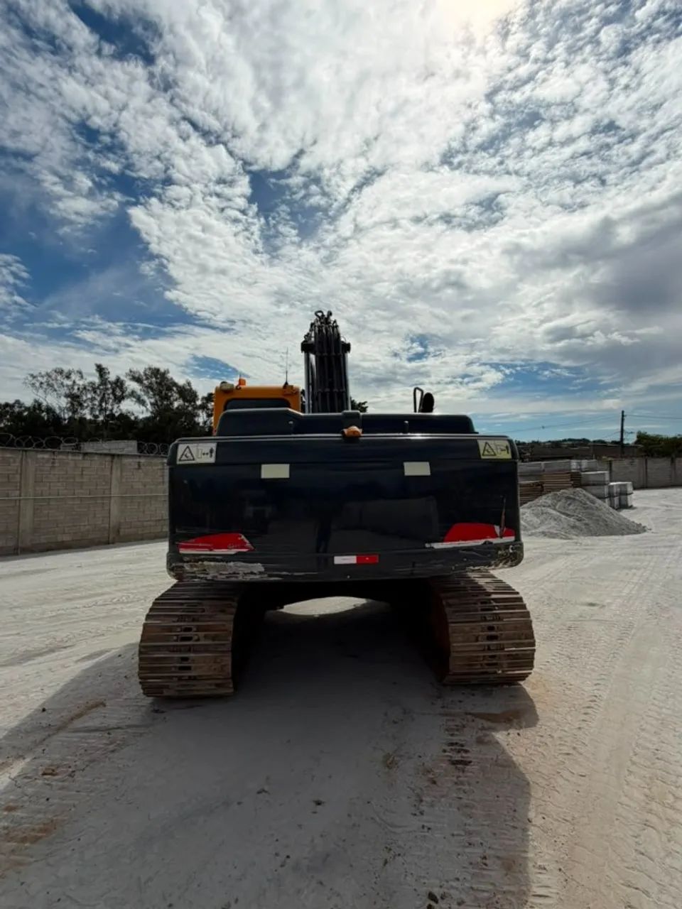  ESCAVADEIRA HYUNDAI 220 2021 - Foto 2