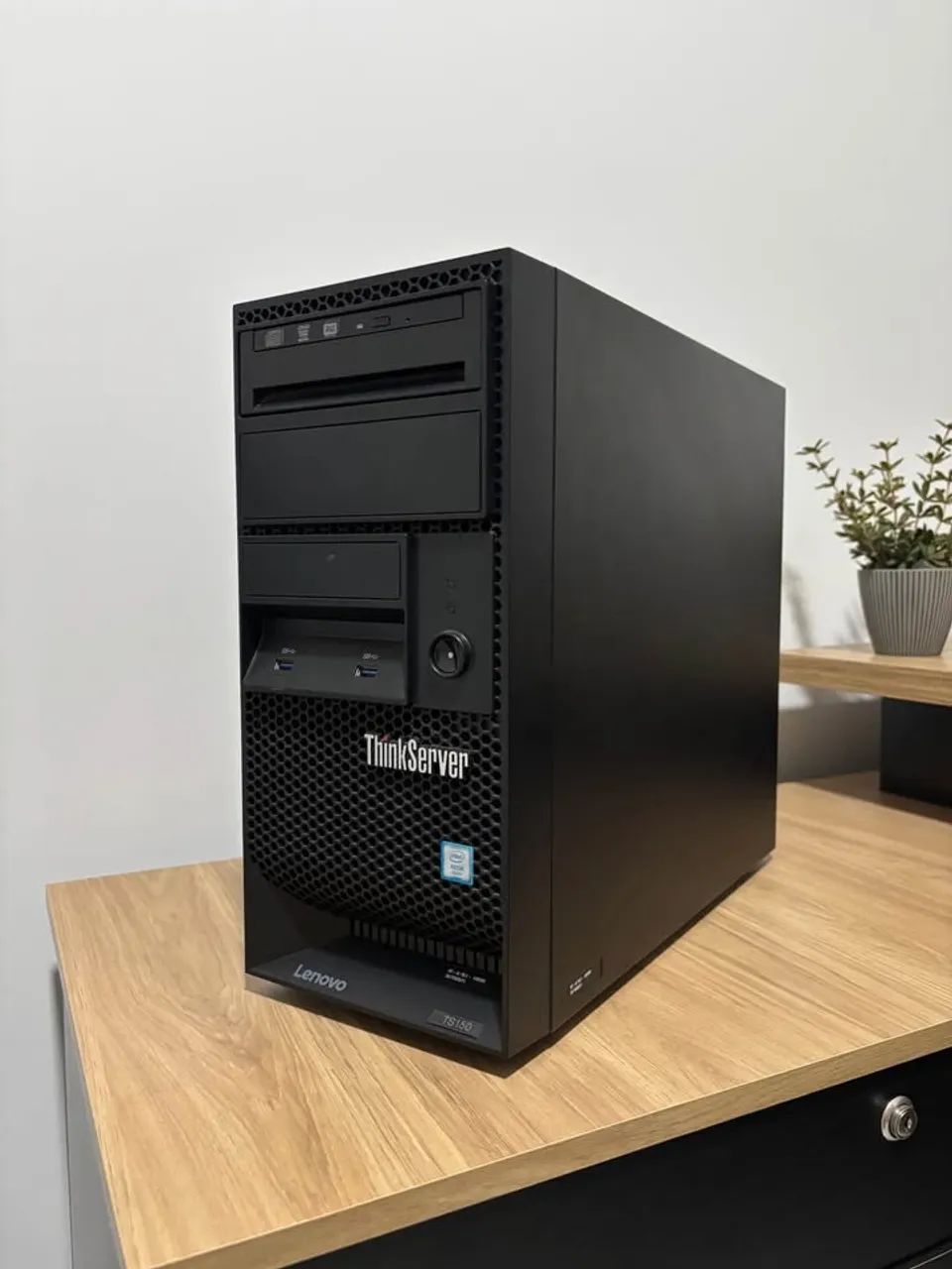 Lenovo ThinkServer TS150