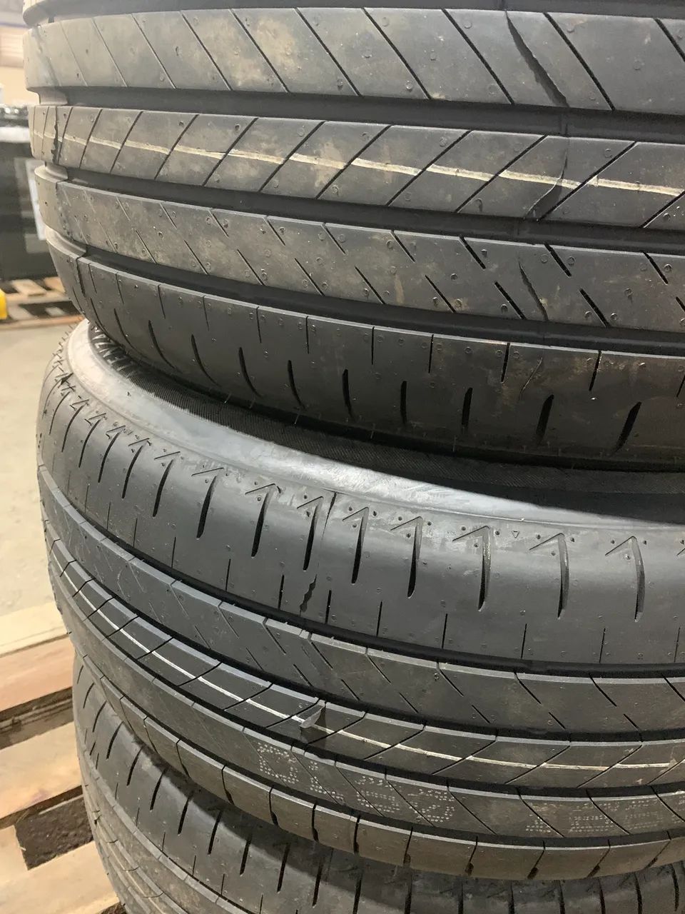 3 PNEUS BRIDGESTONE ALENZA 001 225/50R18 95V  - Foto 3