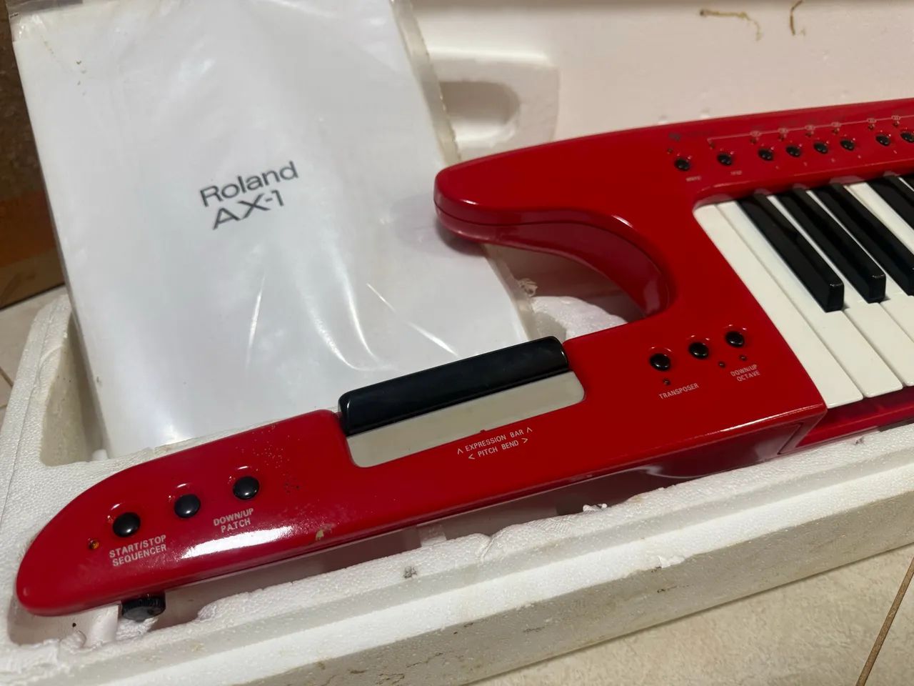 Roland AX-1 Keytar - Caixa e Manual - Impecável - Foto 3