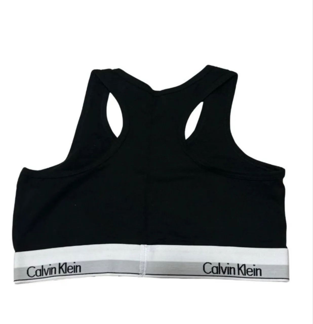 Top cropped Calvin Klein nunca usado  - Foto 2