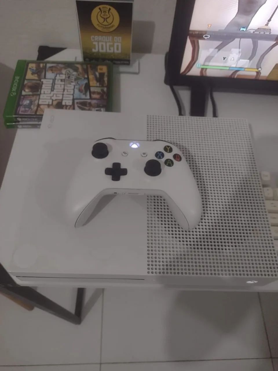 XBOX ONE S (1TB)