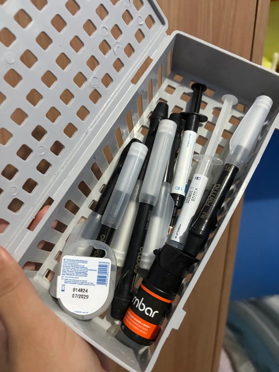 Caixa com resinas, ácido e adesivo - Foto 2
