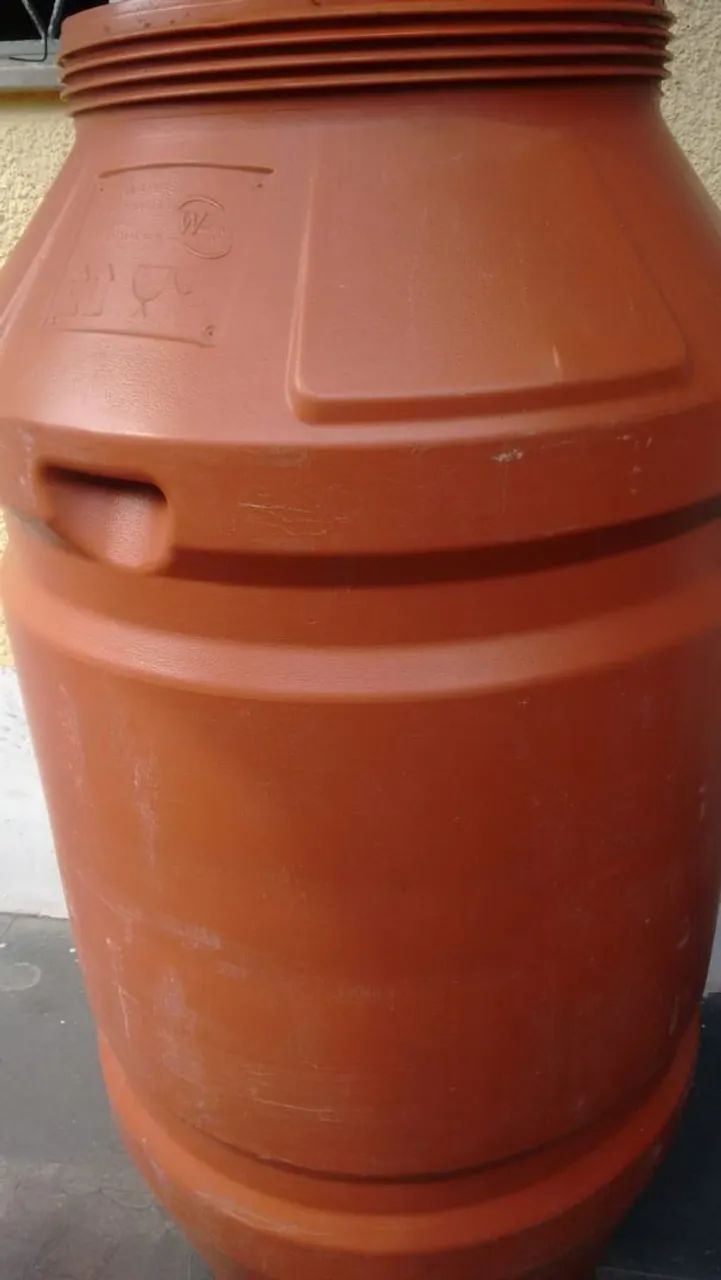 Bombonas de 240 litros, Bombona, Galão, Tonel, Barril, Tambor pra Água Gelo Ração Filtro  - Foto 4