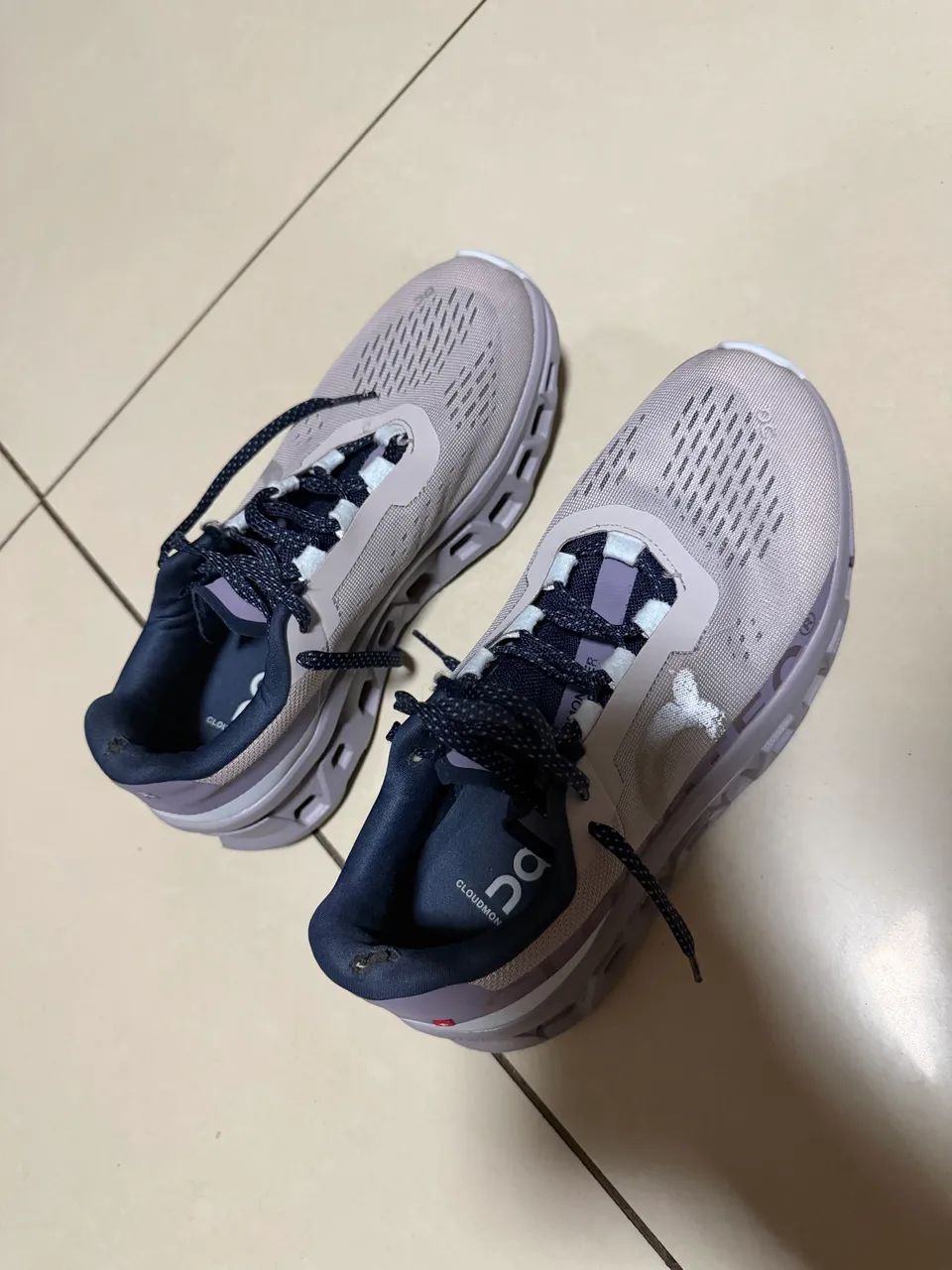 Tênis on cloudmonster pearl artic 39 original  - Foto 4