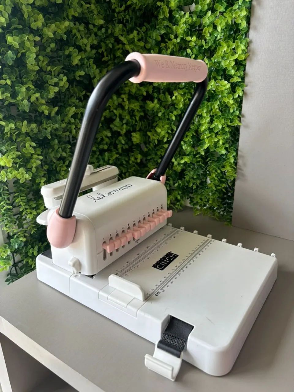 The Cinch Hole Punch