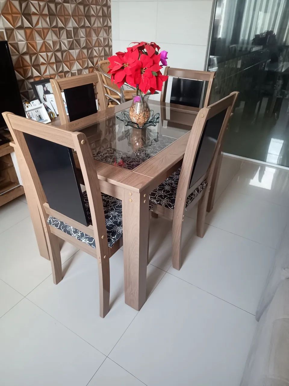 CONJUNTO MESA COM 4 CADEIRAS