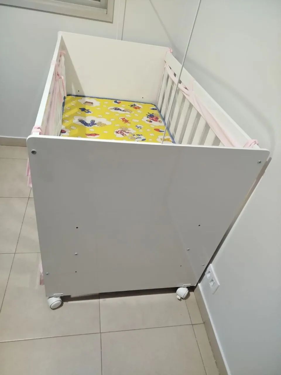 BERÇO COM COLCHÃO E TELA DE PROTEÇÃO - Foto 2