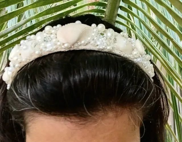 Tiara pérolas, cristais e conchas - Foto 5