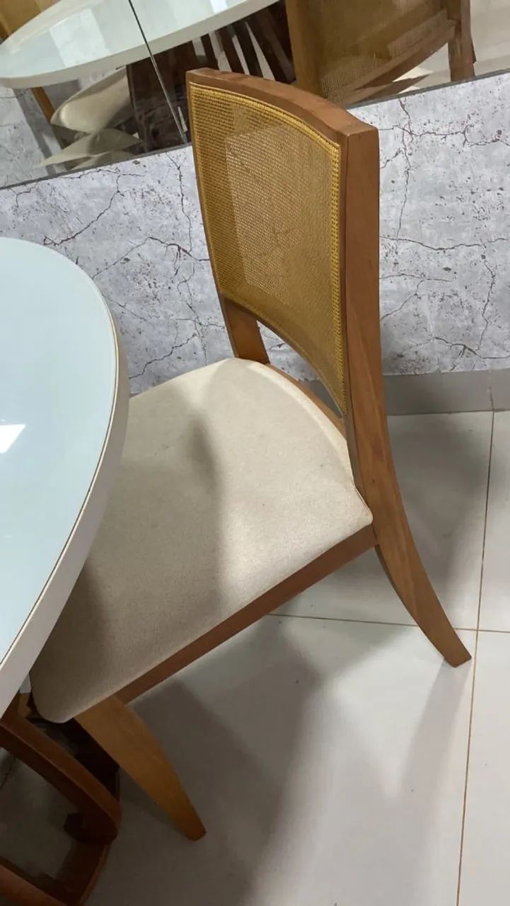 Mesa de jantar redonda e 4 cadeiras no tecido linho  - Foto 3