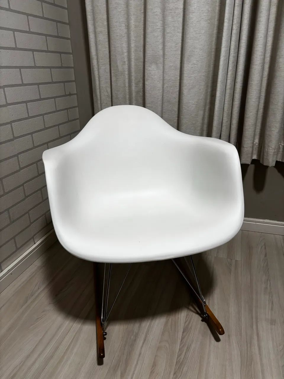 Cadeira de balanço Charles Eames