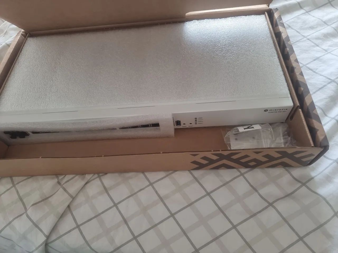 MIKROTIK CCR2116-12G-4S+ - Foto 2