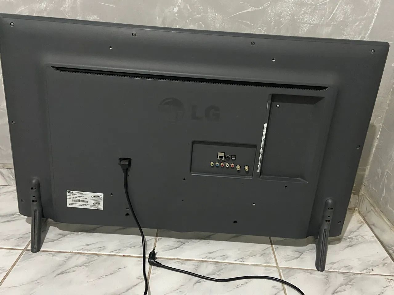 Vendo DUAS TV(S) de 42 polegadas, perfeita para quem busca conserto ou peças. - Foto 3