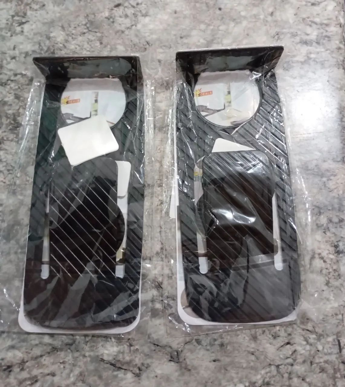 2 peças de protetor de porta de plástico.