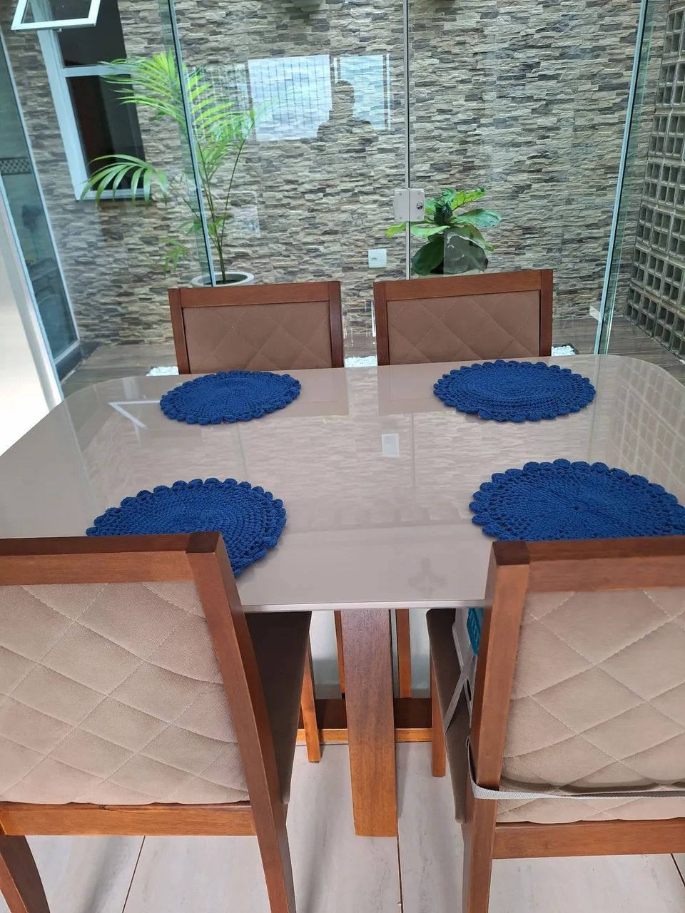 Mesa 4 cadeiras madeira maciça  - Foto 3