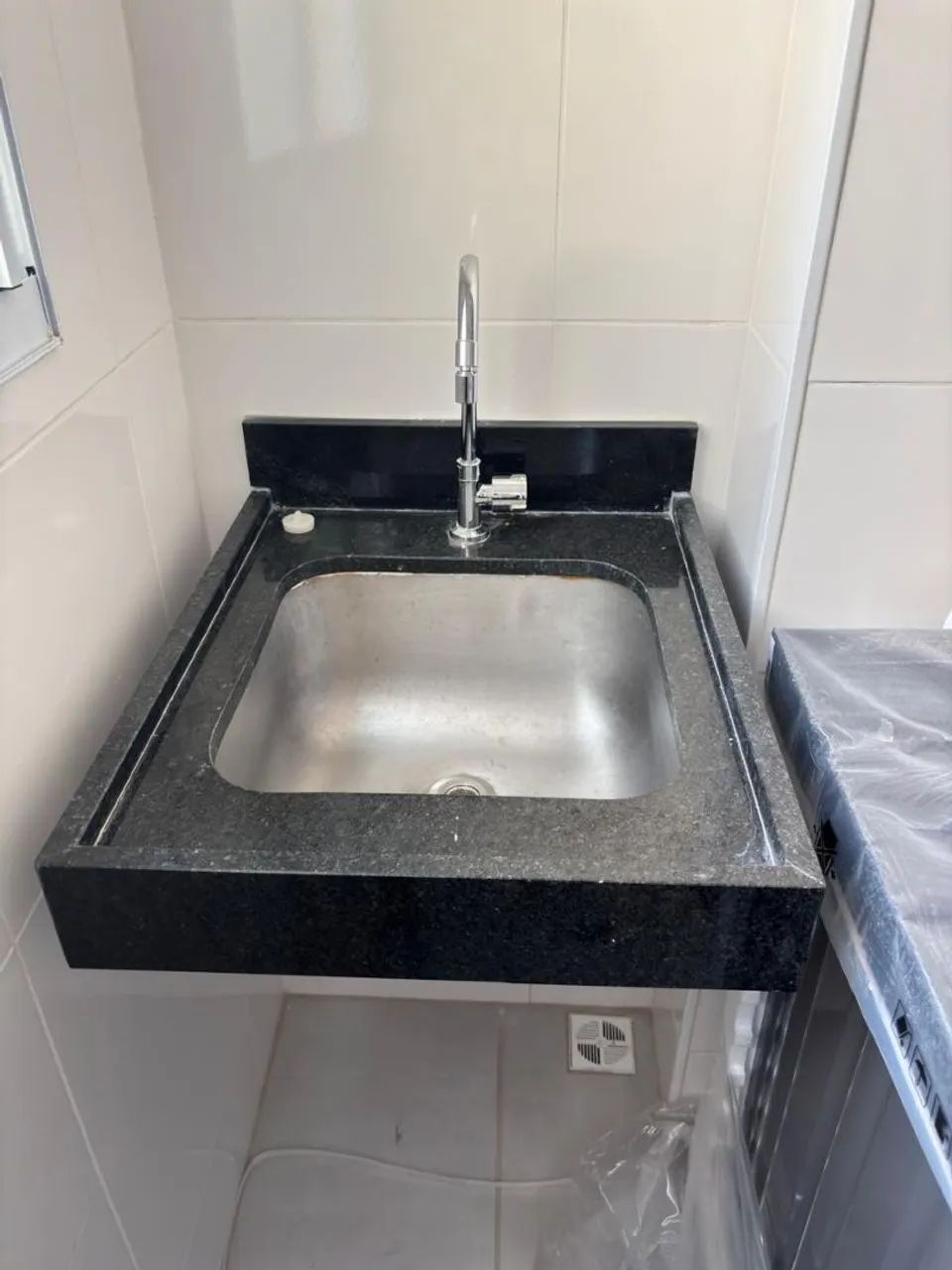 BANCADA EM GRANITO COM CUBA PARA COZINHA E TANQUE - Foto 4
