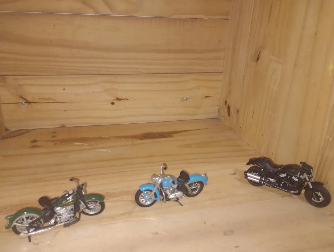 Miniaturas motos e bonecos 300