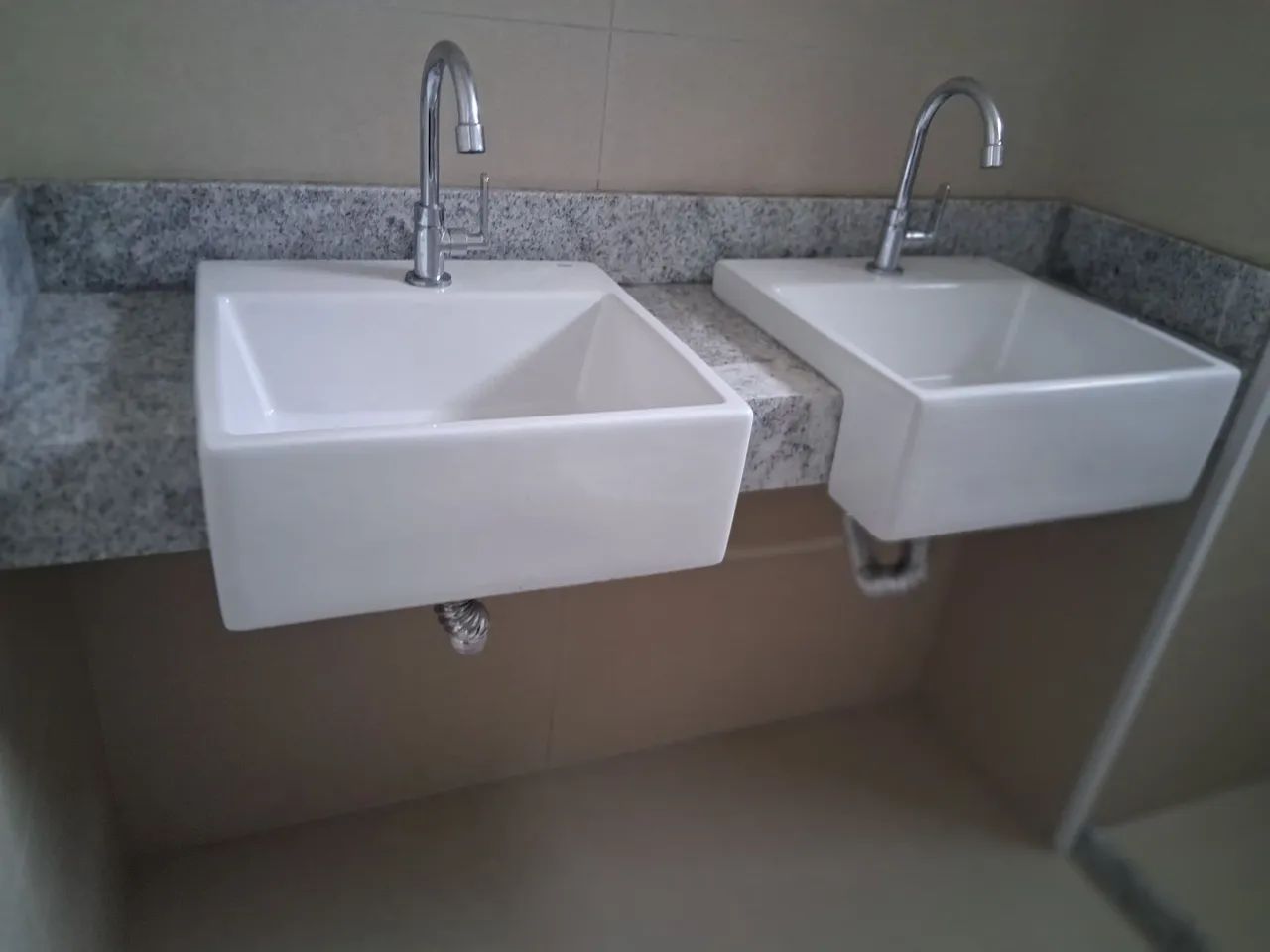 Bancada de banheiro duplo