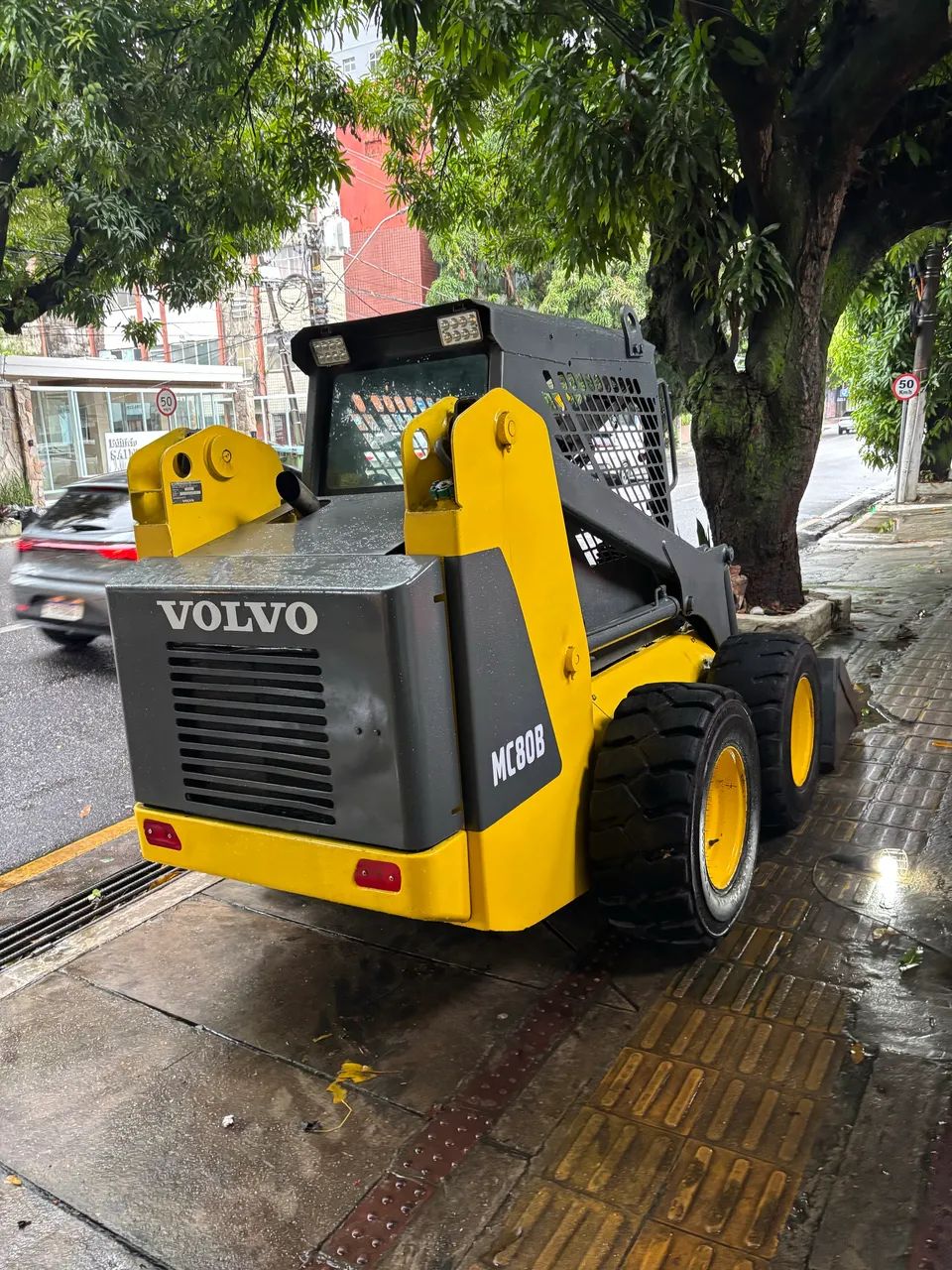 Mini carregadeira alugo 