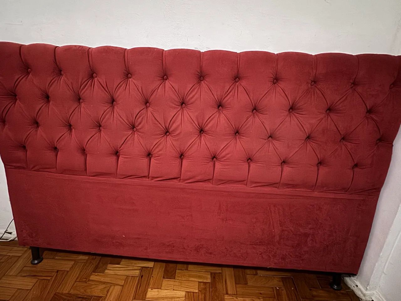 Cabeceira Estofada em Capitonê Vermelha
