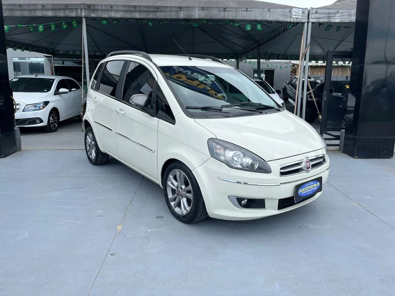 Fiat Idea Essence 1.6 Flex 16V 5P 2016 - Foto 2