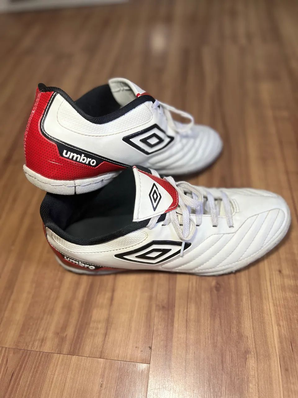 Chuteira Umbro Branca  - Foto 2