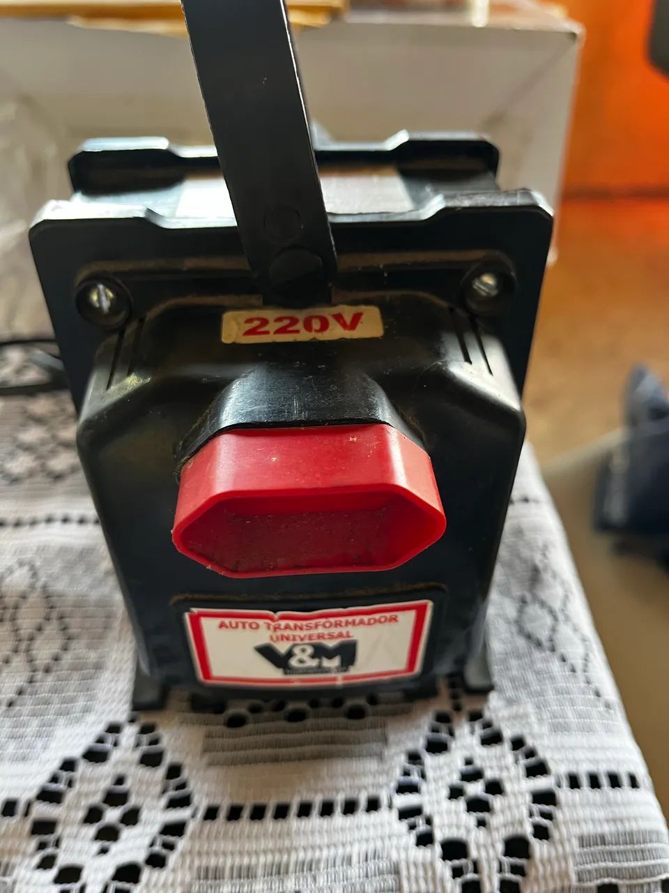 O dispositivo é bivolt, permitindo a conversão entre 110V/127V e 220V. - Foto 2