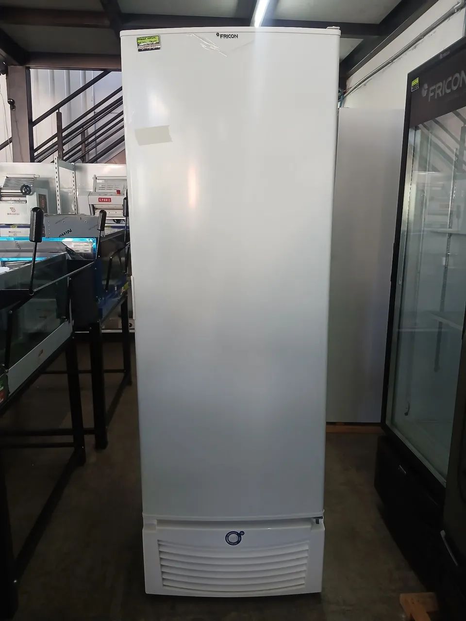 Freezer Vertical Fricon Tripla Ação 569 Litros Estatico Branco Porta Cega