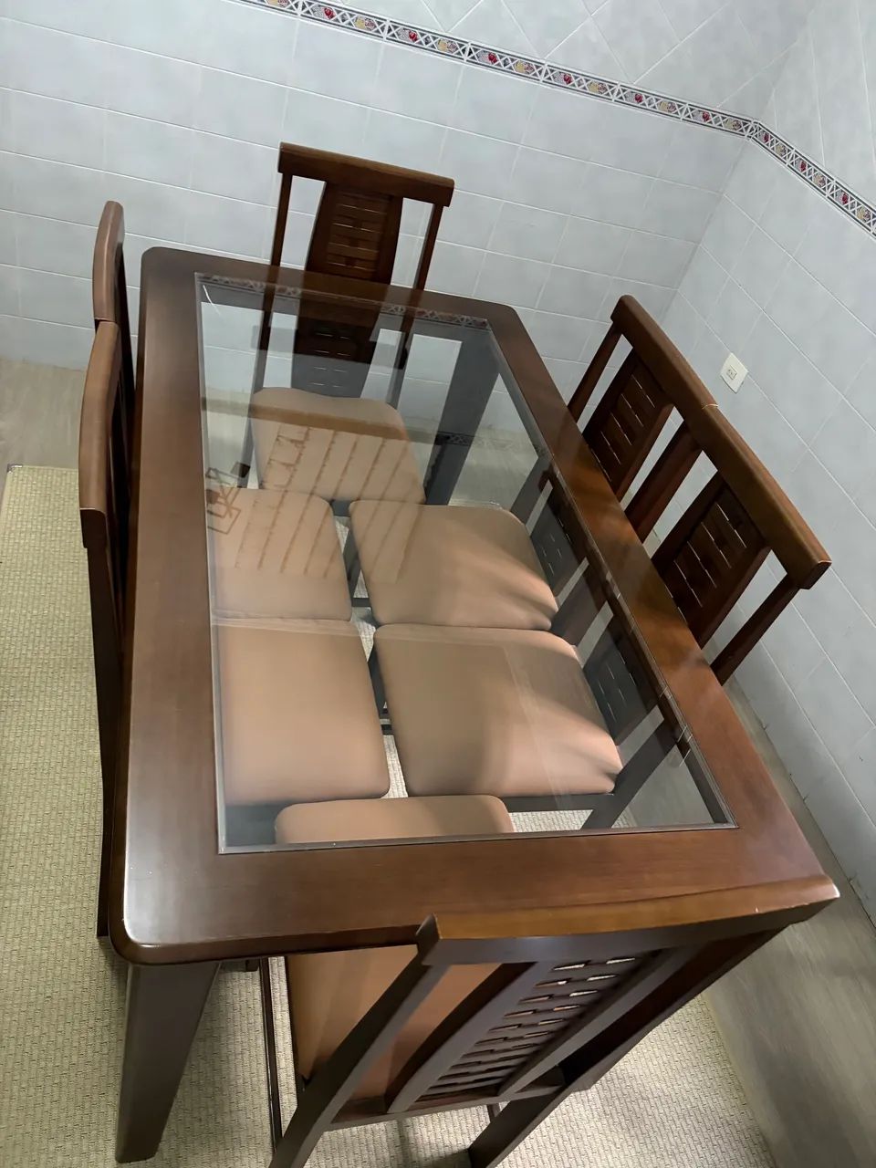 Conjunto sala de jantar em madeira : mesa 6 cadeiras + buffet  - Foto 4