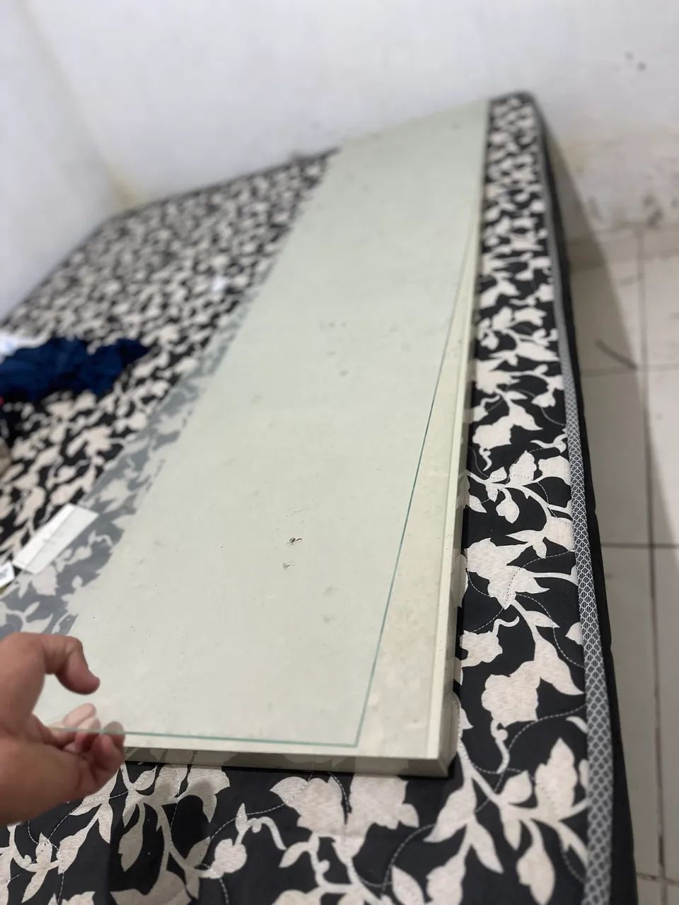 Bancada em MDF com vidro  1,71 comprimento/ 40 de largura 