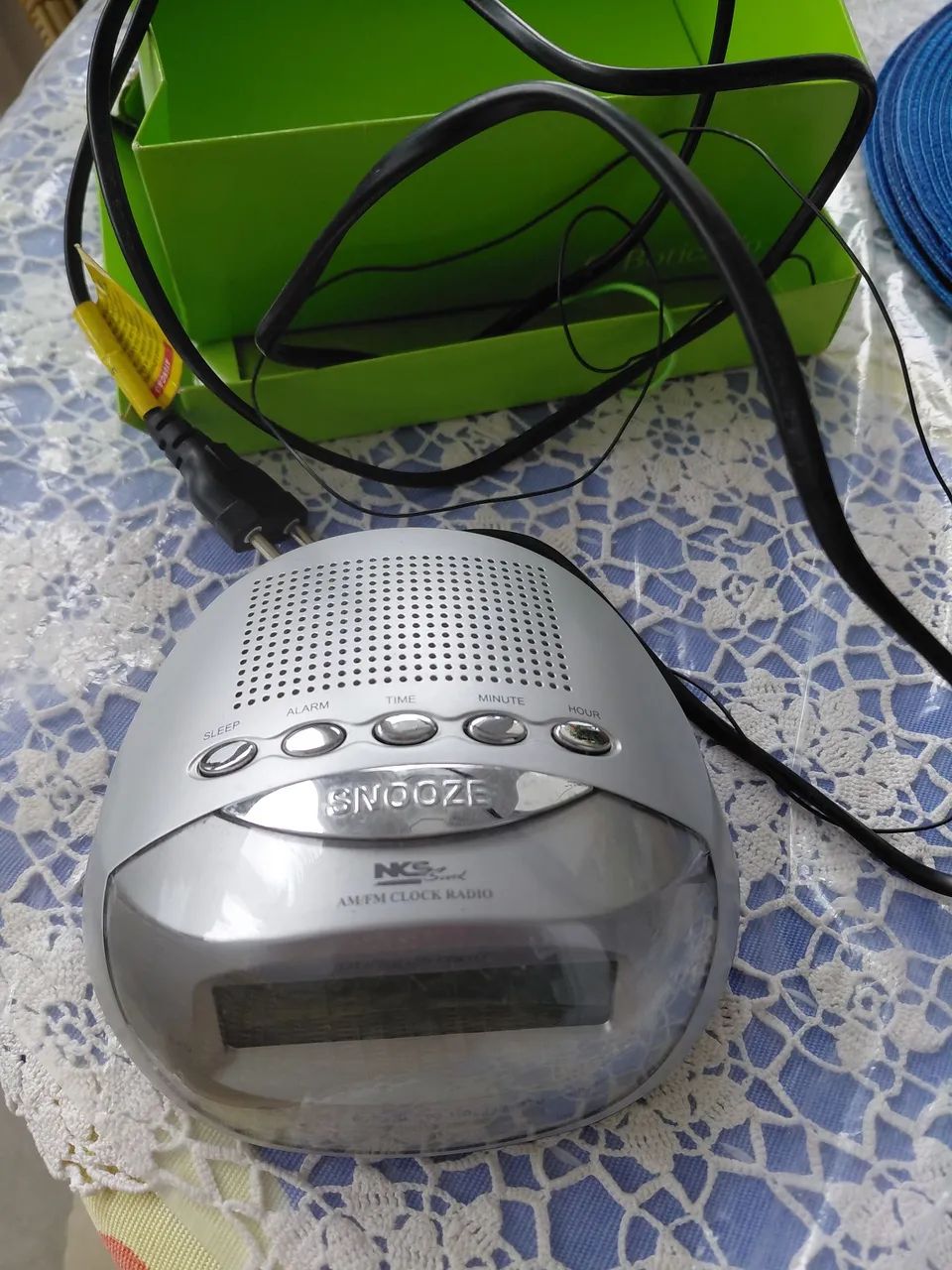 Rádio Relógio NKS AM/FM Clock Rádio - Modelo: GL 323N bivolt - funcionando - Foto 2