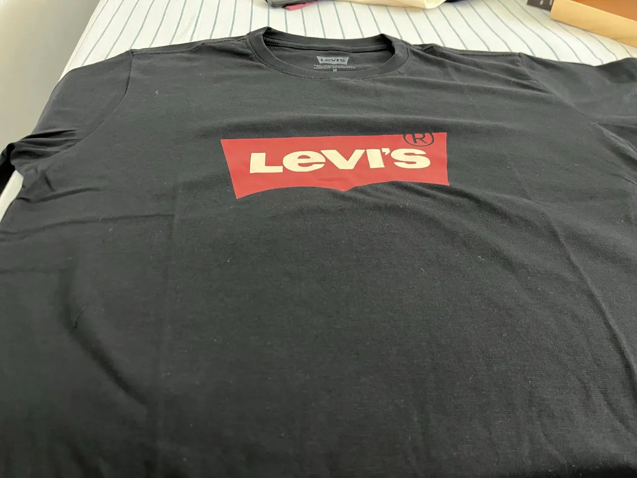 Camiseta Masculina Levi's Preta Logo Box Red Original
