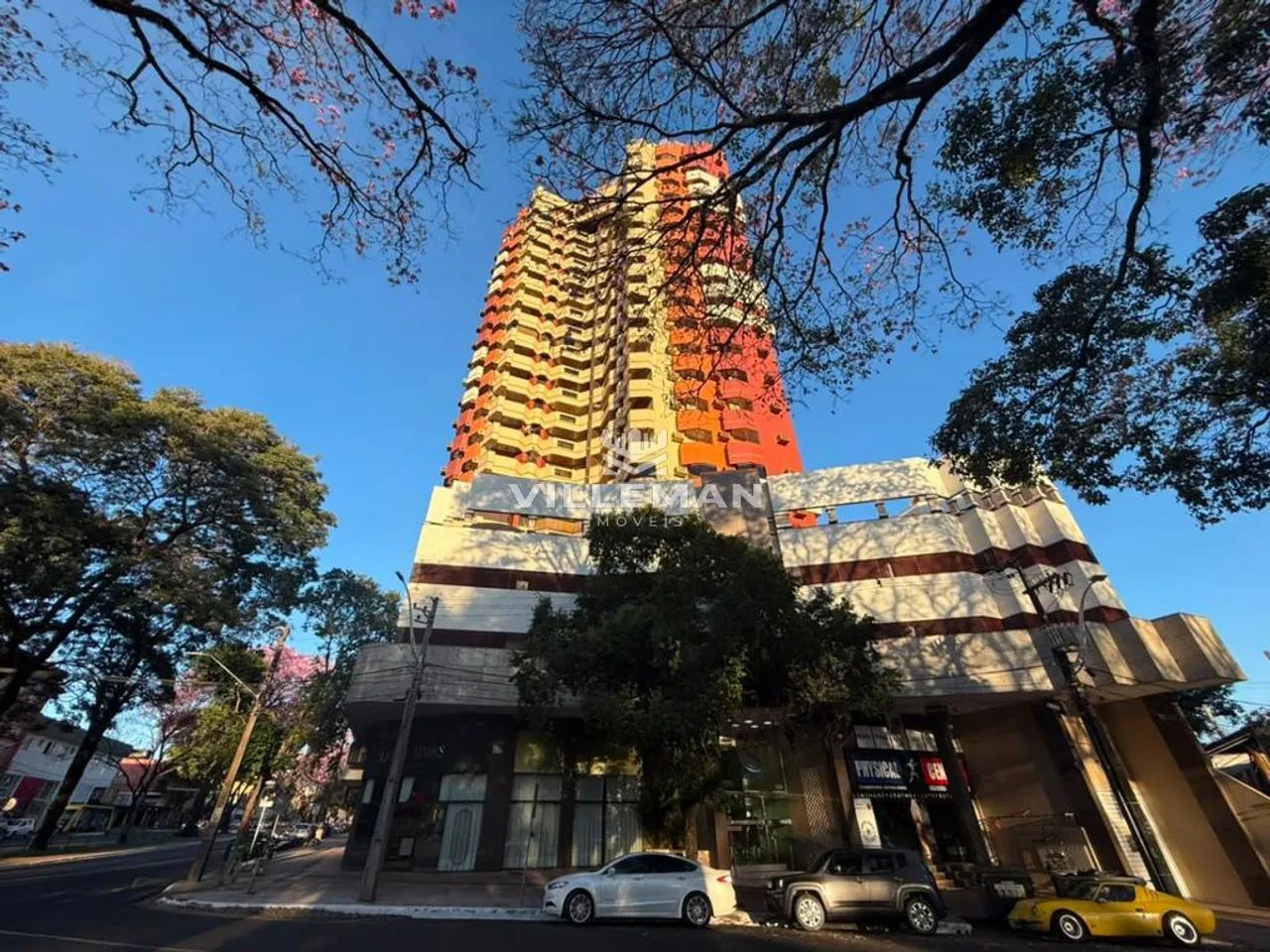 Apartamento à venda em Maringá, Zona 01, com 3 quartos, com 189 m², Edifício Continental - Foto 2