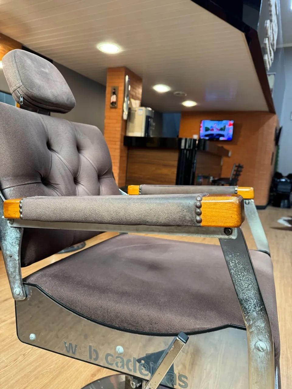 Vendo cadeira para barbearia  - Foto 2