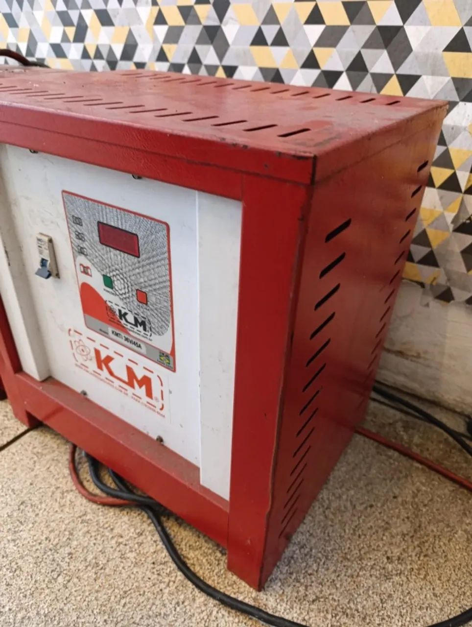 Carregador de Bateria KM Tracionária - USADO - Foto 3