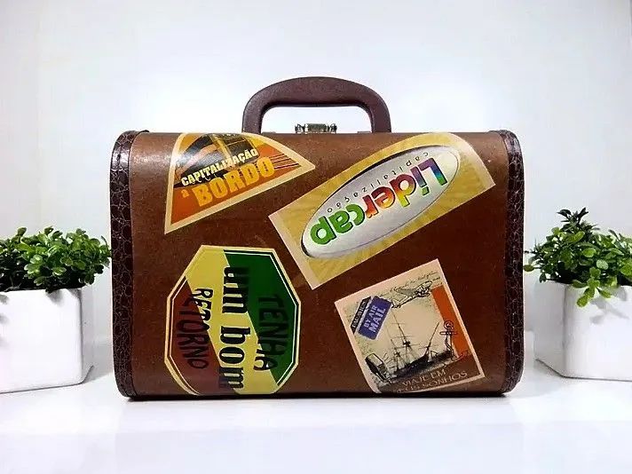 Maleta Vintage em madeira compensada.