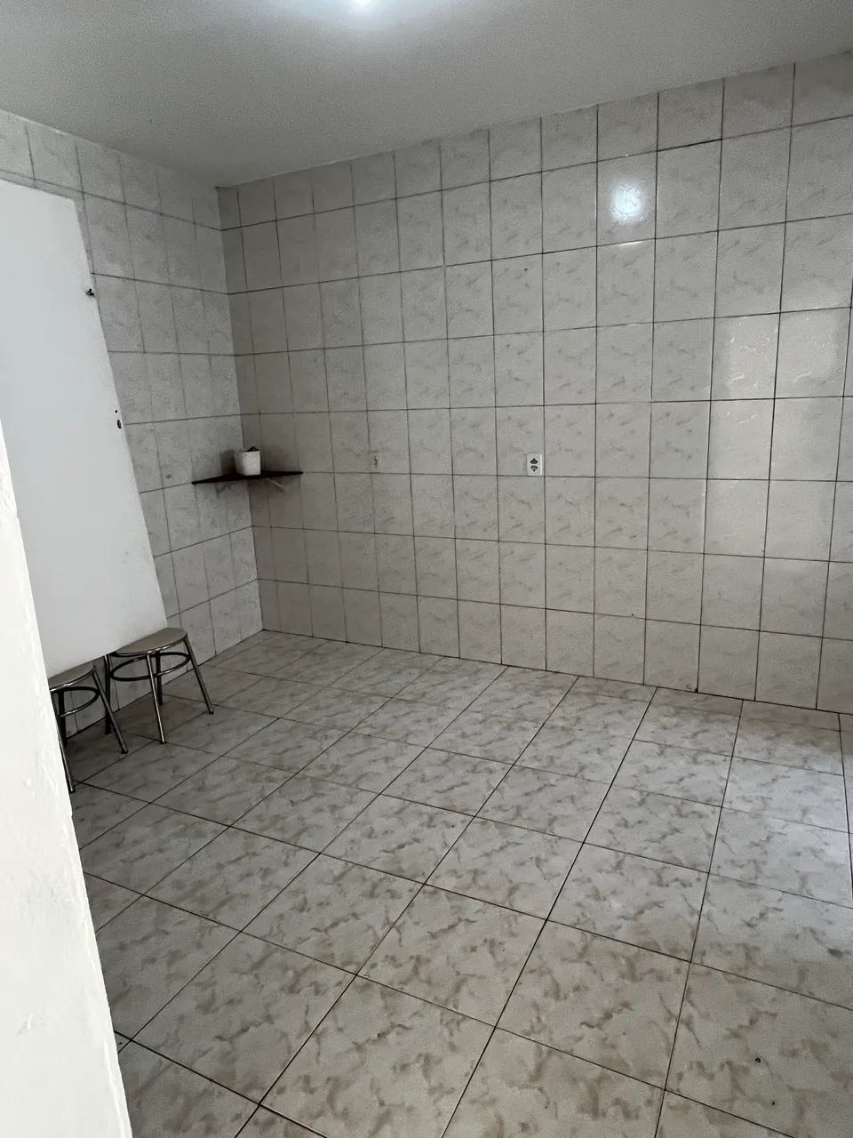 Aluga-se 3 cômodos - 2 km Metro Vila das Belezas - Foto 2