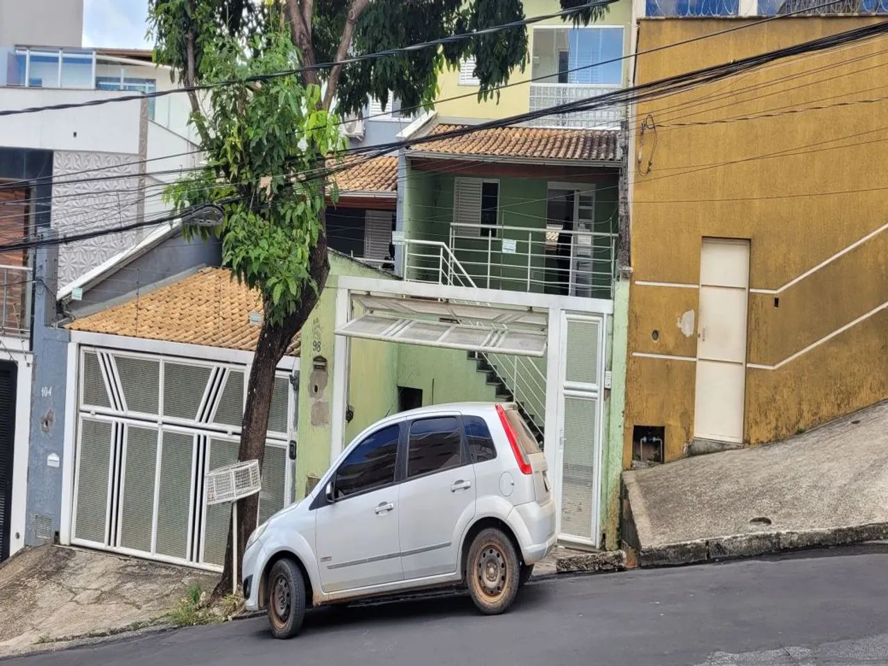 Venda - CASA GEMINADA - CABRAL CONTAGEM MG