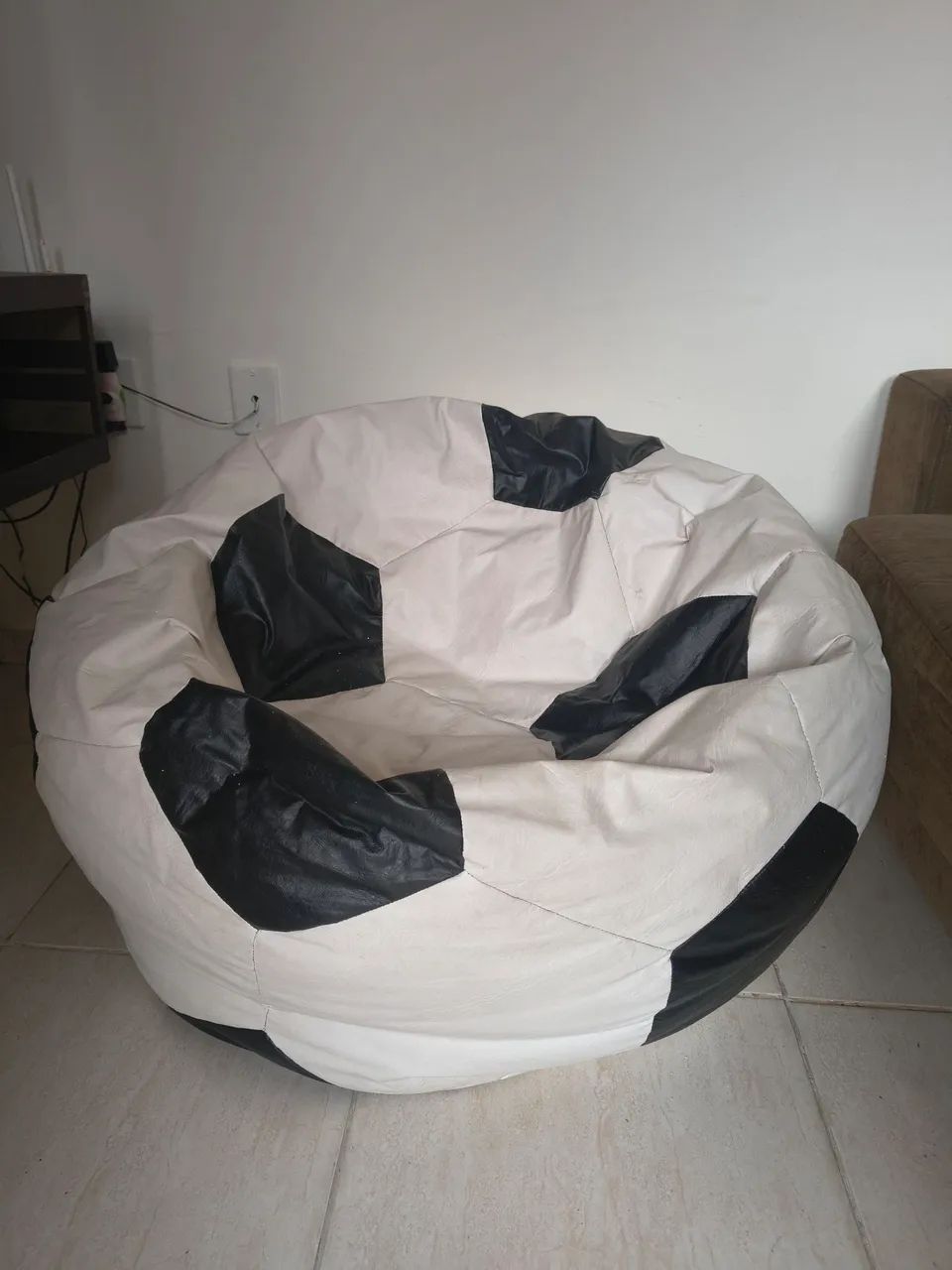 Puff de bola + tapetinho de campo de futebol. 