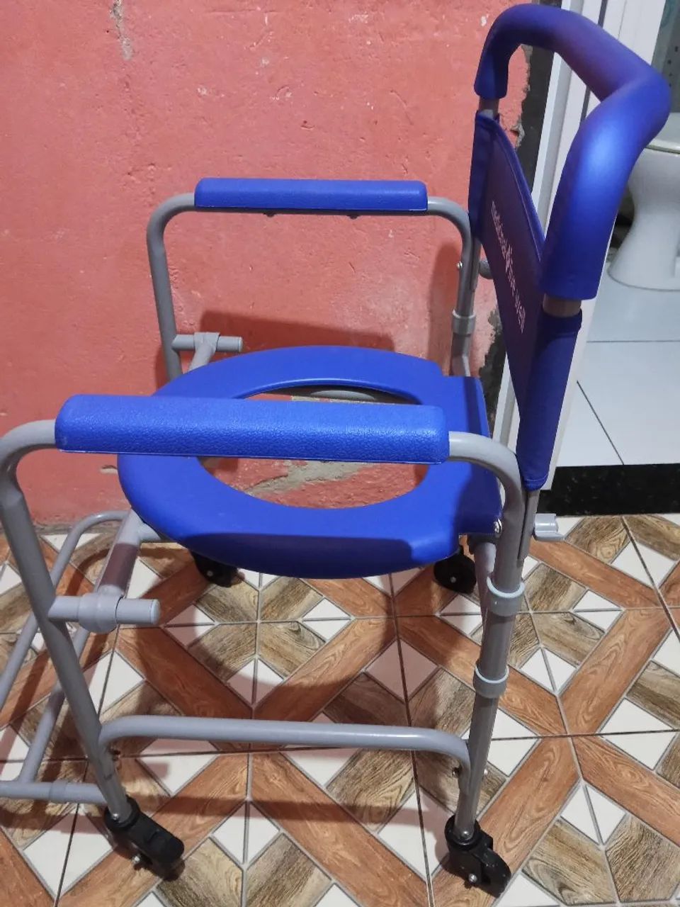 Cadeira de Banho Nova - Foto 2