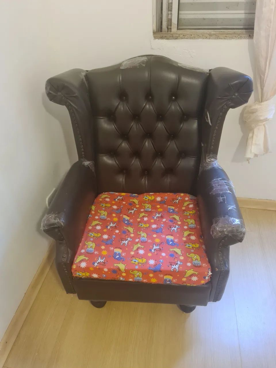 Poltrona marrom classica