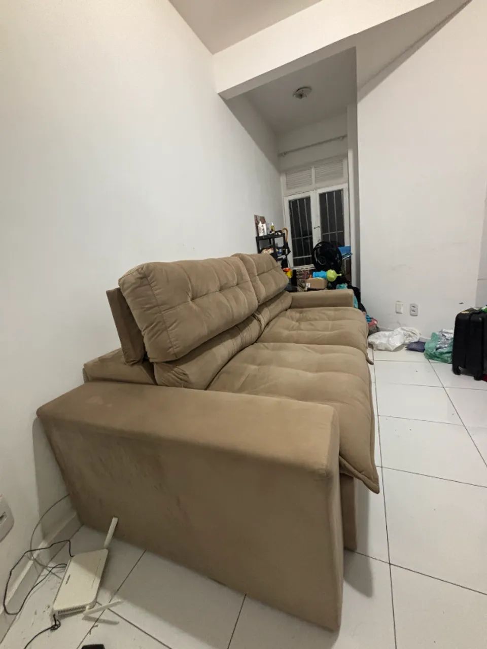 Sofá Retrátil E Reclinável 3 Lugares Suede Bege (Usado) - Foto 2