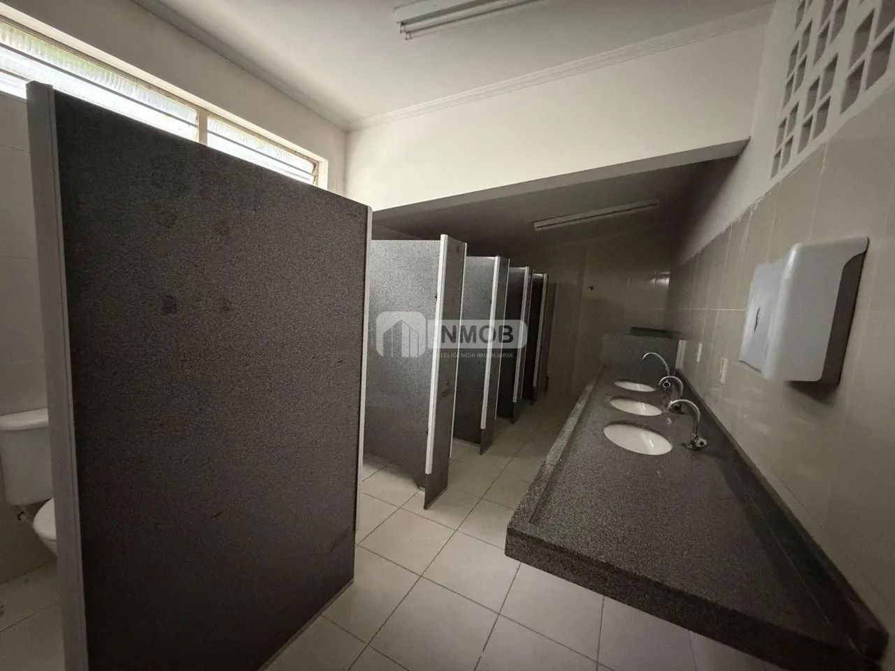 Loja Comercial no Centro de Taubaté, 1000m² para Locação - Foto 12