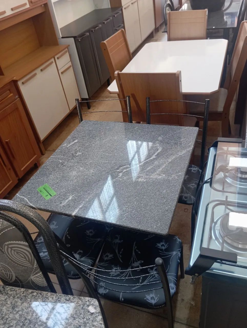 Mesa nova 4 cadeiras 