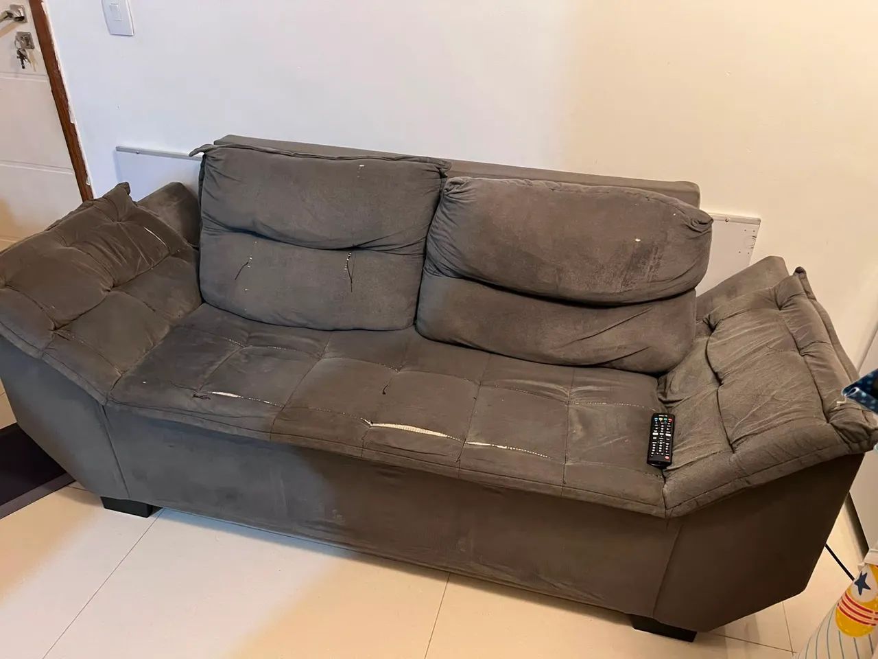 Sofá usado com poucas marcas de uso - Foto 2