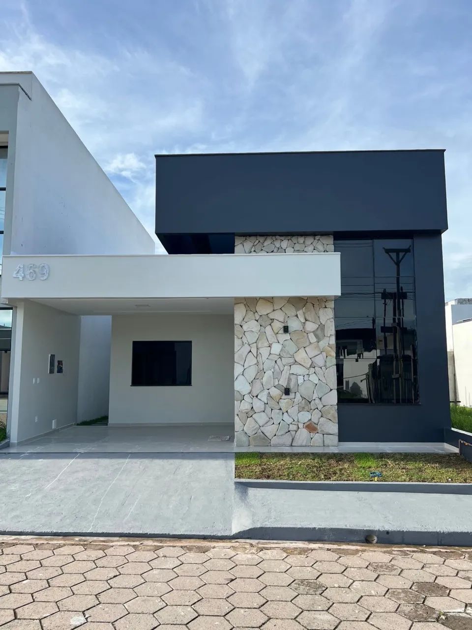 Casa térrea com piscina no Porto Marina 3/4 com suítes 