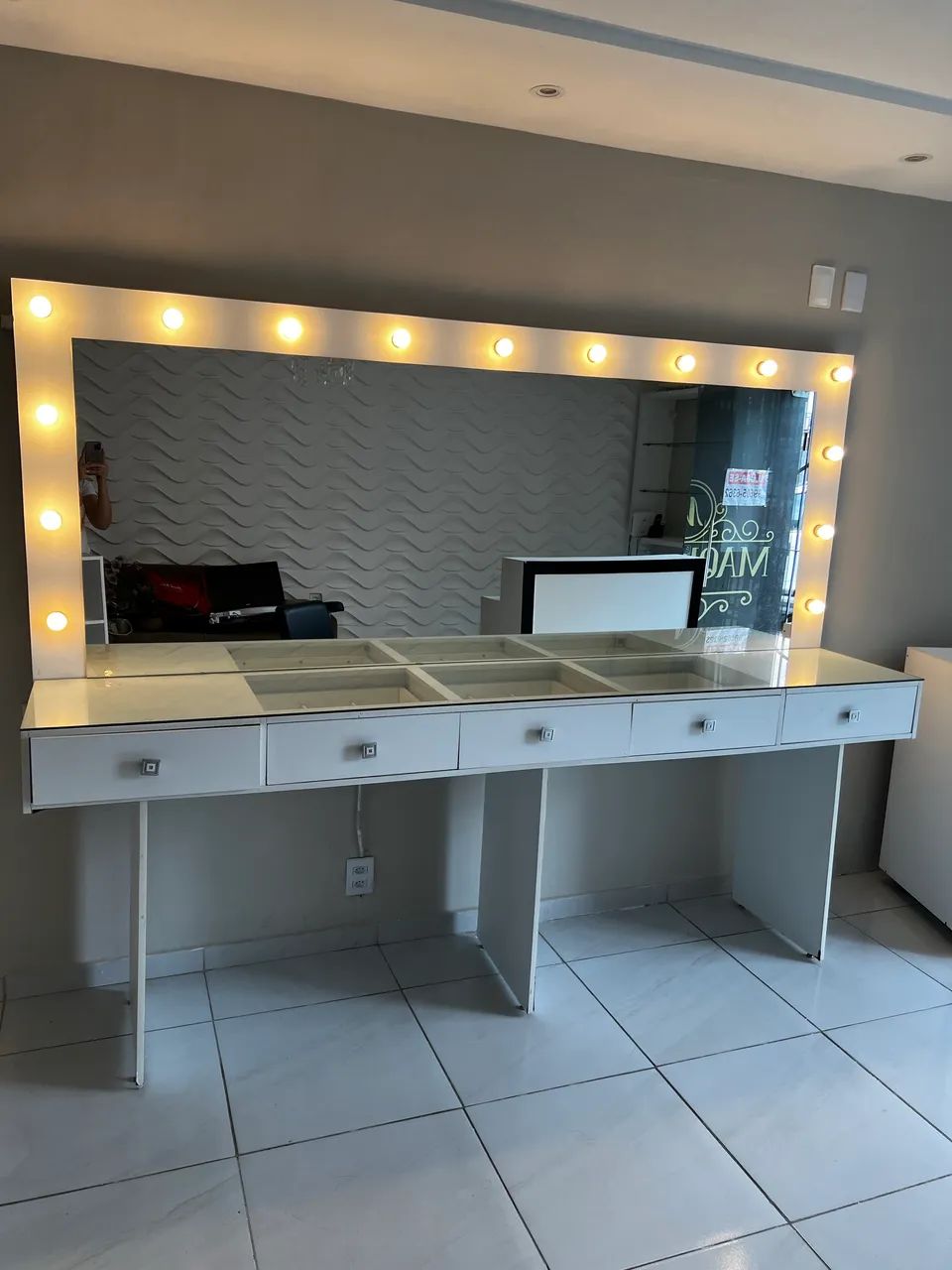 Bancada com espelho e camarim  - Foto 2