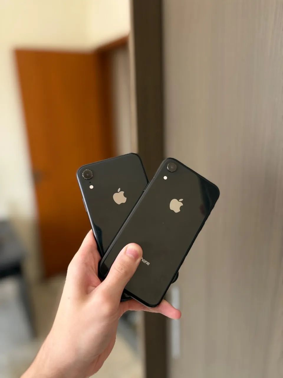Dois IPhones XR 64GB Preto